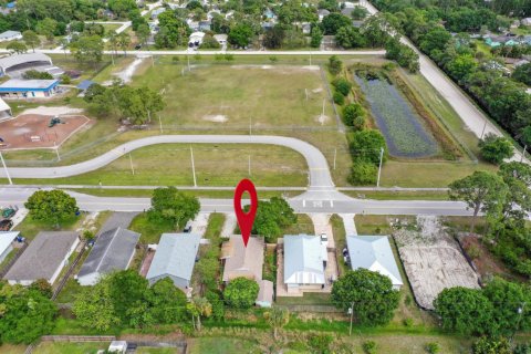 House in Vero Beach, Florida 3 bedrooms, 107.02 sq.m. № 1079041 - photo 1