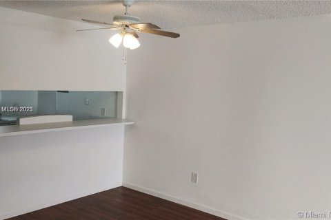 Condo in Coral Gables, Florida, 1 bedroom  № 1799478 - photo 16