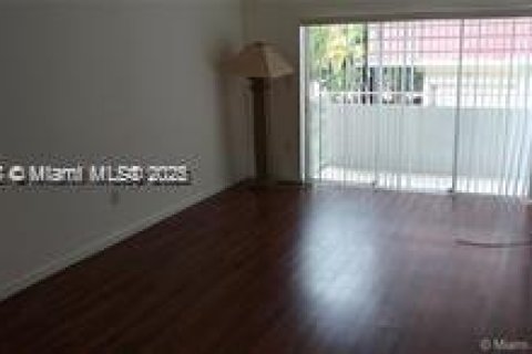 Condo in Coral Gables, Florida, 1 bedroom  № 1799478 - photo 4