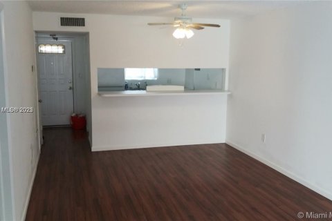 Condo in Coral Gables, Florida, 1 bedroom  № 1799478 - photo 9