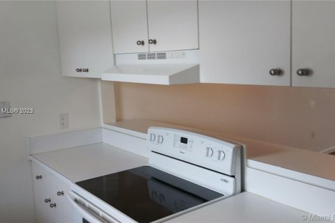Condo in Coral Gables, Florida, 1 bedroom  № 1799478 - photo 7