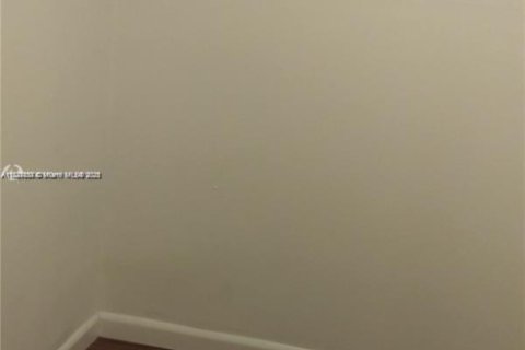 Condo in Coral Gables, Florida, 1 bedroom  № 1799478 - photo 13