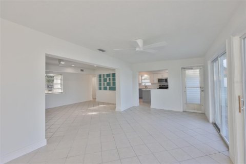 Villa ou maison à vendre à Indian Rocks Beach, Floride: 2 chambres, 130.99 m2 № 2142063 - photo 23