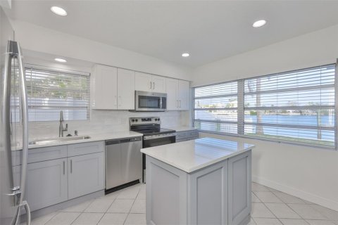 Villa ou maison à vendre à Indian Rocks Beach, Floride: 2 chambres, 130.99 m2 № 2142063 - photo 18