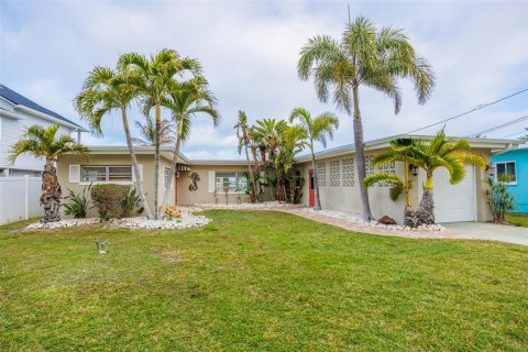 Villa ou maison à Indian Rocks Beach, Floride 2 chambres, 130.99 m2 № 2142063
