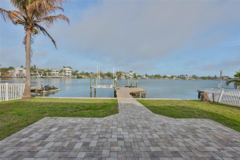 Villa ou maison à vendre à Indian Rocks Beach, Floride: 2 chambres, 130.99 m2 № 2142063 - photo 2
