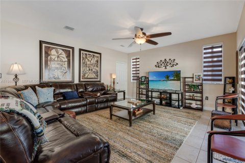 Купить виллу или дом в Хомстед, Флорида 6 спален, 298.96м2, № 2048106 - фото 14