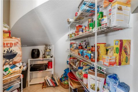 Купить виллу или дом в Хомстед, Флорида 6 спален, 298.96м2, № 2048106 - фото 11