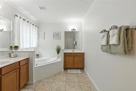 House in Tavares, Florida 4 bedrooms, 274.25 sq.m. № 1882830 - photo 21