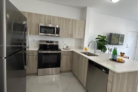 Villa ou maison à louer à Miami, Floride: 2 chambres № 2016391 - photo 12