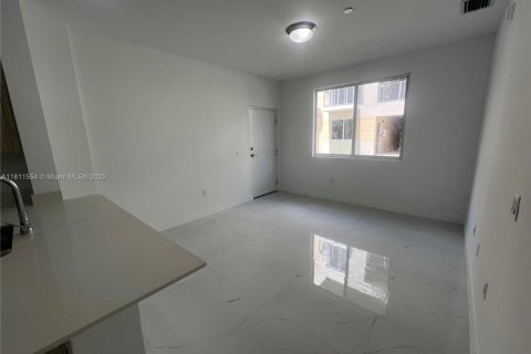 Villa ou maison à louer à Miami, Floride: 2 chambres № 2016391 - photo 15