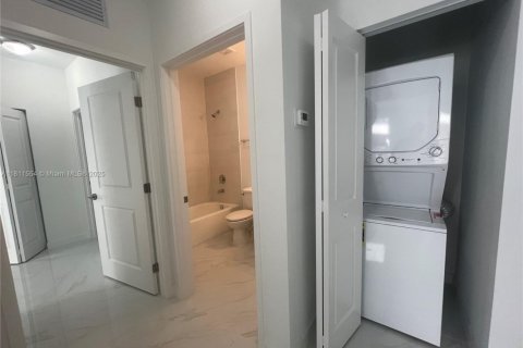 Villa ou maison à louer à Miami, Floride: 2 chambres № 2016391 - photo 21