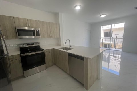 Villa ou maison à louer à Miami, Floride: 2 chambres № 2016391 - photo 2