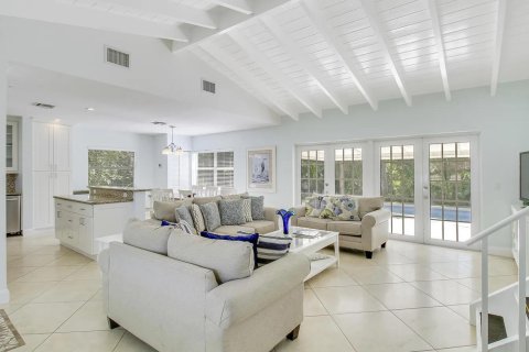 House in Riviera Beach, Florida 3 bedrooms, 199.46 sq.m. № 2246463 - photo 3