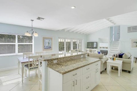 House in Riviera Beach, Florida 3 bedrooms, 199.46 sq.m. № 2246463 - photo 8