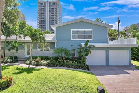 House in Riviera Beach, Florida 3 bedrooms, 199.46 sq.m. № 2246463