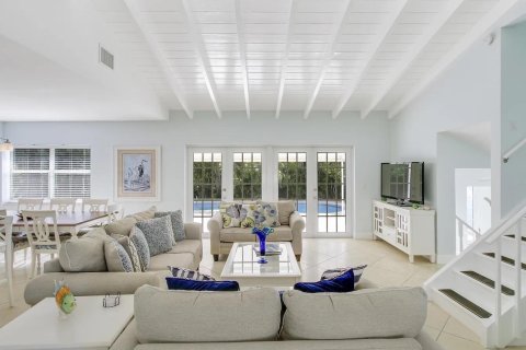 House in Riviera Beach, Florida 3 bedrooms, 199.46 sq.m. № 2246463 - photo 4