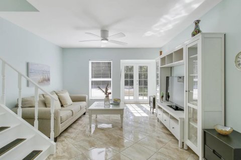 House in Riviera Beach, Florida 3 bedrooms, 199.46 sq.m. № 2246463 - photo 10