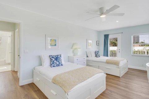 House in Riviera Beach, Florida 3 bedrooms, 199.46 sq.m. № 2246463 - photo 22