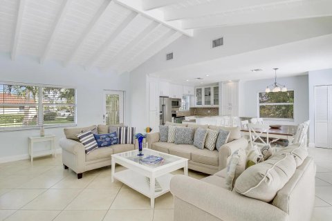 House in Riviera Beach, Florida 3 bedrooms, 199.46 sq.m. № 2246463 - photo 5