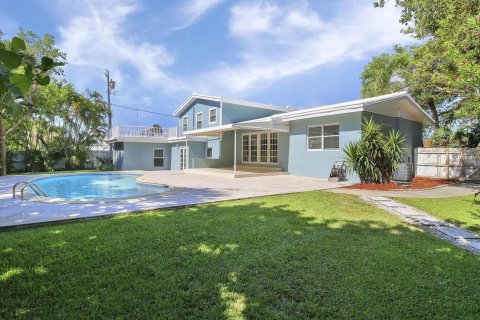 House in Riviera Beach, Florida 3 bedrooms, 199.46 sq.m. № 2246463 - photo 24