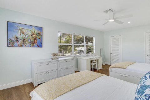House in Riviera Beach, Florida 3 bedrooms, 199.46 sq.m. № 2246463 - photo 21