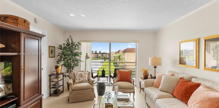 Кондоминиум с 2 спальнями в Санрайз, Флорида № 1926335