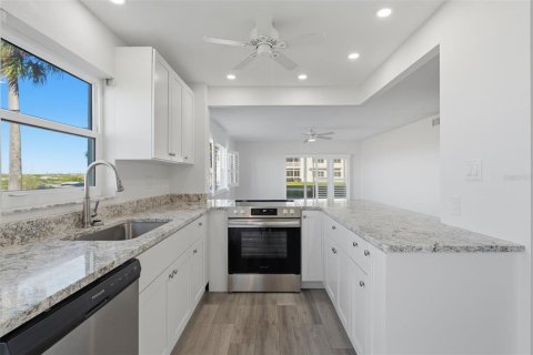 Copropriété à vendre à Venice, Floride: 2 chambres, 118.08 m2 № 2425573 - photo 12
