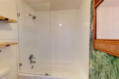 Condominio en venta en Hallandale Beach, Florida, 2 dormitorios, 96.62 m2 № 1969353 - foto 24