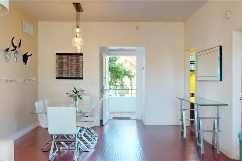 Condominio en venta en Hallandale Beach, Florida, 2 dormitorios, 96.62 m2 № 1969353 - foto 11