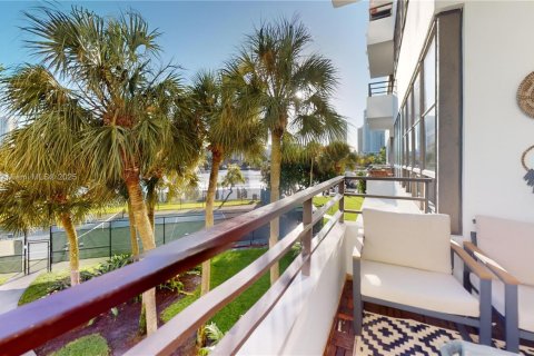 Condominio en venta en Hallandale Beach, Florida, 2 dormitorios, 96.62 m2 № 1969353 - foto 3