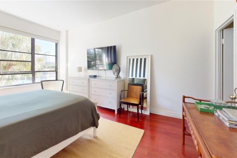 Condominio en venta en Hallandale Beach, Florida, 2 dormitorios, 96.62 m2 № 1969353 - foto 15