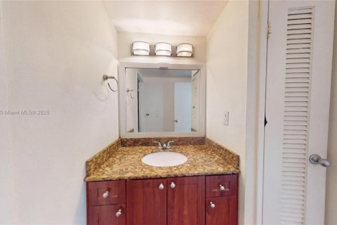 Condominio en venta en Hallandale Beach, Florida, 2 dormitorios, 96.62 m2 № 1969353 - foto 16