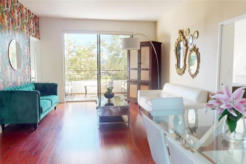 Condominio en venta en Hallandale Beach, Florida, 2 dormitorios, 96.62 m2 № 1969353 - foto 10