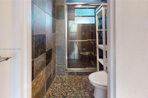 Condominio en venta en Hallandale Beach, Florida, 2 dormitorios, 96.62 m2 № 1969353 - foto 17