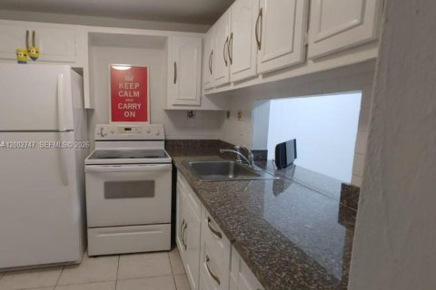 Купить кондоминиум в Норт-Майами-Бич, Флорида 1 спальня, 72.28м2, № 2066623 - фото 3