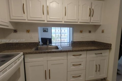 Купить кондоминиум в Норт-Майами-Бич, Флорида 1 спальня, 72.28м2, № 2066623 - фото 5