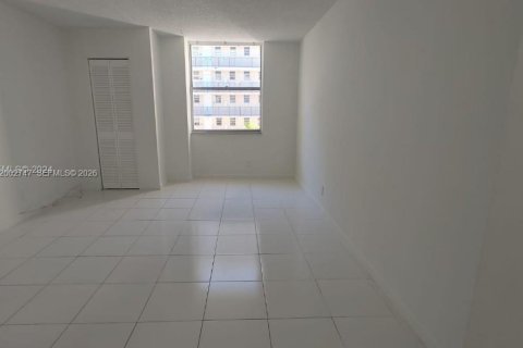Купить кондоминиум в Норт-Майами-Бич, Флорида 1 спальня, 72.28м2, № 2066623 - фото 6