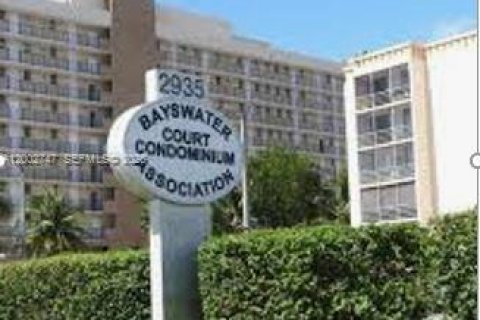 Купить кондоминиум в Норт-Майами-Бич, Флорида 1 спальня, 72.28м2, № 2066623 - фото 1