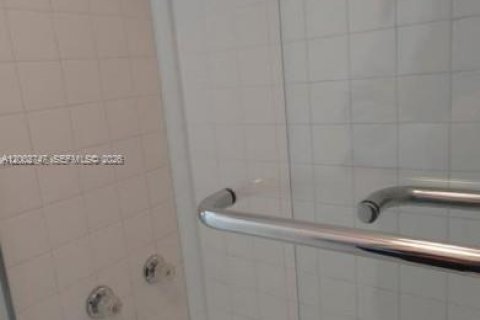 Купить кондоминиум в Норт-Майами-Бич, Флорида 1 спальня, 72.28м2, № 2066623 - фото 11