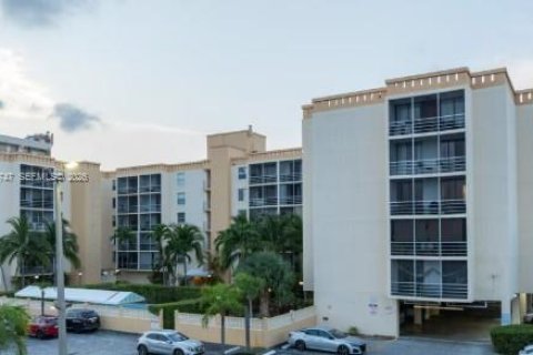 Купить кондоминиум в Норт-Майами-Бич, Флорида 1 спальня, 72.28м2, № 2066623 - фото 2