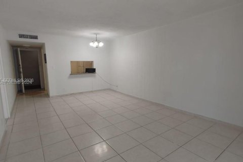 Купить кондоминиум в Норт-Майами-Бич, Флорида 1 спальня, 72.28м2, № 2066623 - фото 10