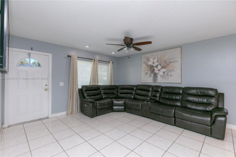 House in Deerfield Beach, Florida 3 bedrooms, 105.07 sq.m. № 1794693 - photo 5