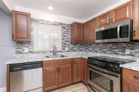 House in Deerfield Beach, Florida 3 bedrooms, 105.07 sq.m. № 1794693 - photo 15