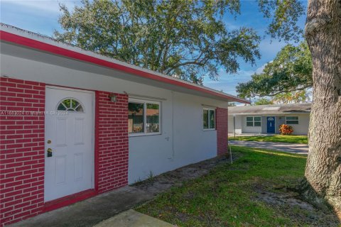 House in Deerfield Beach, Florida 3 bedrooms, 105.07 sq.m. № 1794693 - photo 2