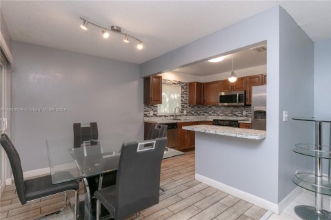 House in Deerfield Beach, Florida 3 bedrooms, 105.07 sq.m. № 1794693 - photo 12
