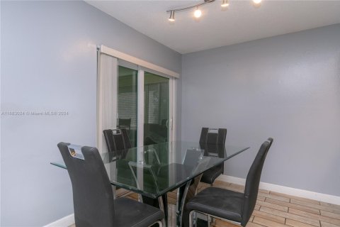 House in Deerfield Beach, Florida 3 bedrooms, 105.07 sq.m. № 1794693 - photo 10