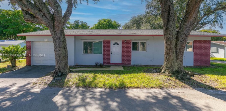 House in Deerfield Beach, Florida 3 bedrooms, 105.07 sq.m. № 1794693