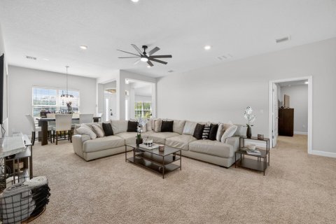 House in Port St. Lucie, Florida 4 bedrooms, 210.42 sq.m. № 2190822 - photo 9