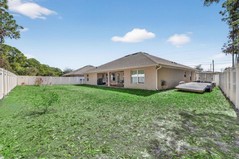 House in Port St. Lucie, Florida 4 bedrooms, 210.42 sq.m. № 2190822 - photo 8